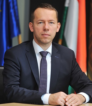 Dr.Renner Tamás